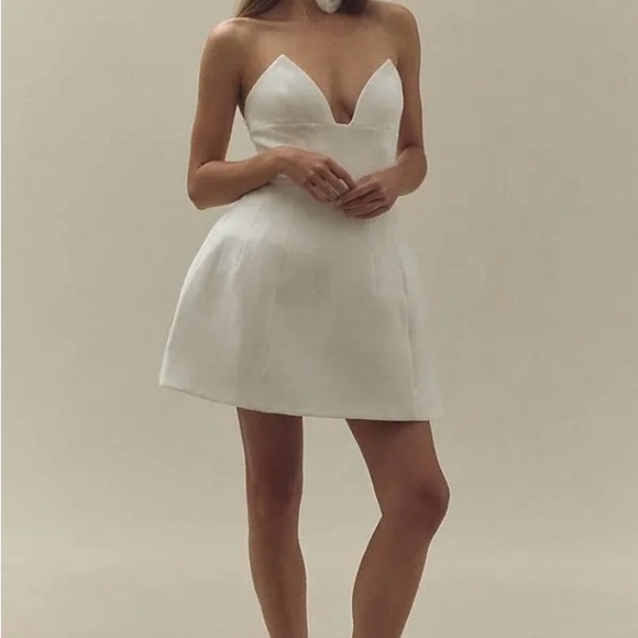 Bardot Dresses & Skirts - Mirian Strapless Hourglass Mini Dress